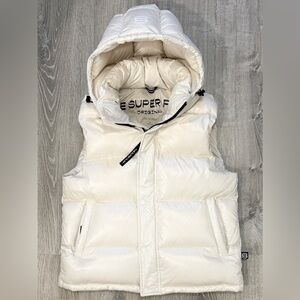 Aritzia The Super Puff™ Vest - Hi-Gloss
French taffeta premium down puffer vest